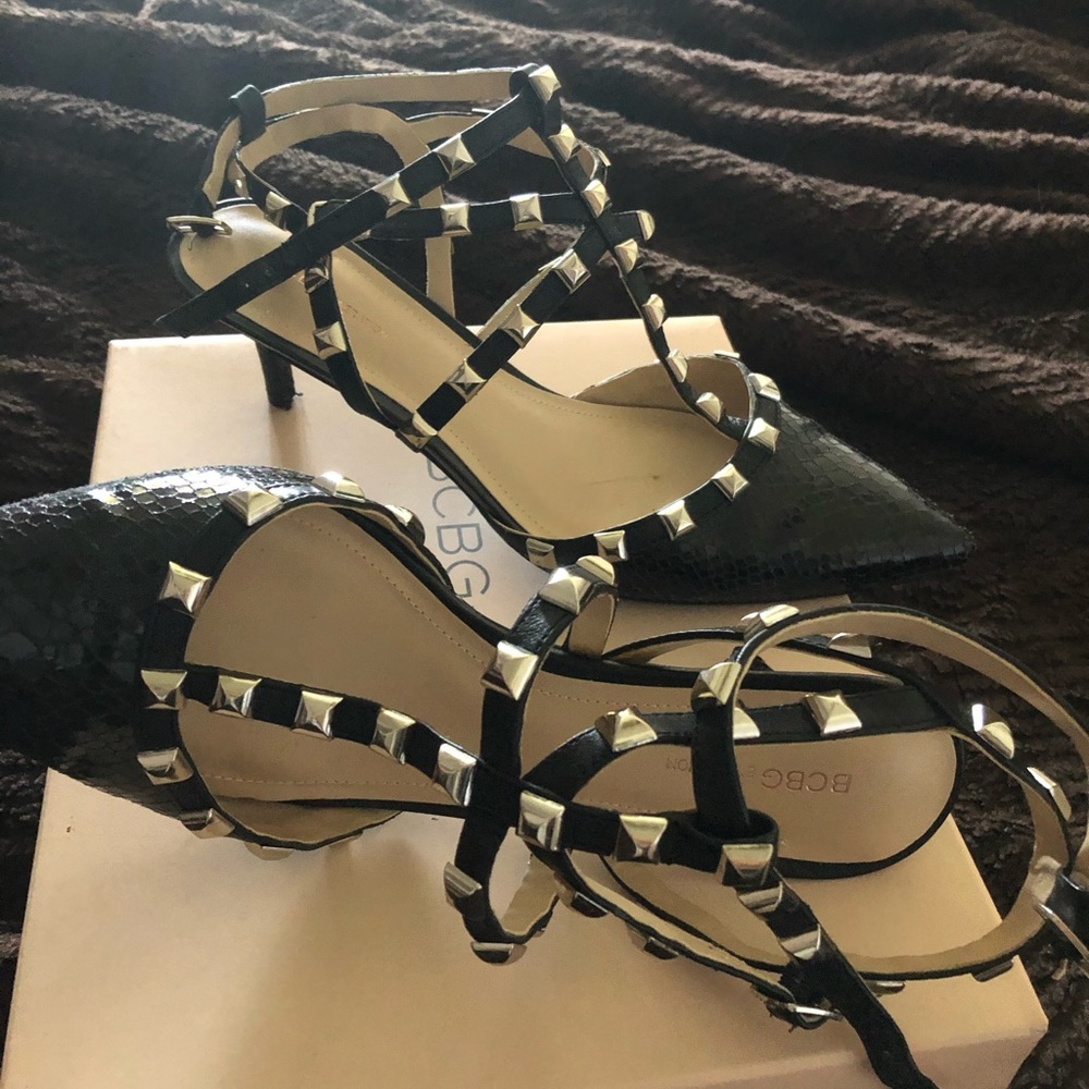 Size 10 black BCBG heels